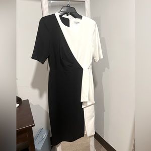 SALE‼️ 24 HOURS ONLY‼️ Calvin Klein Black and White Short Sleeve Dress